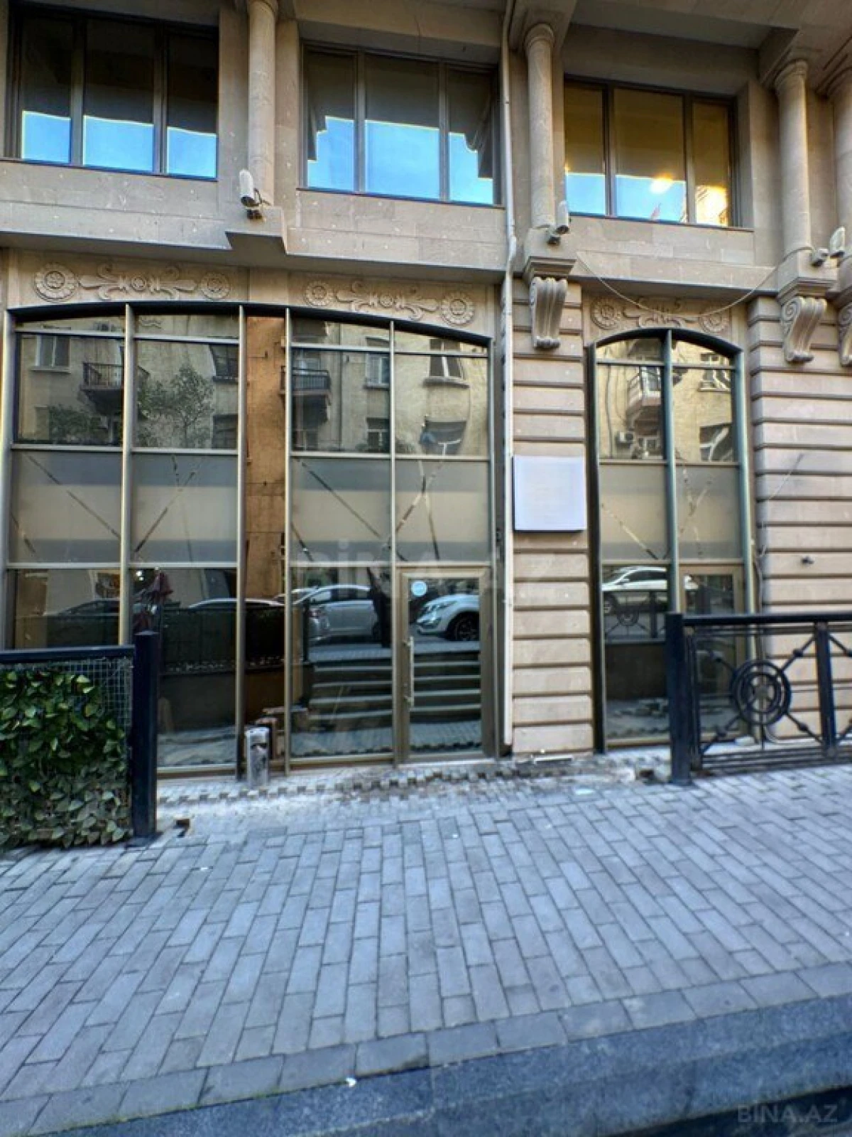 Satılır obyekt 400 m²