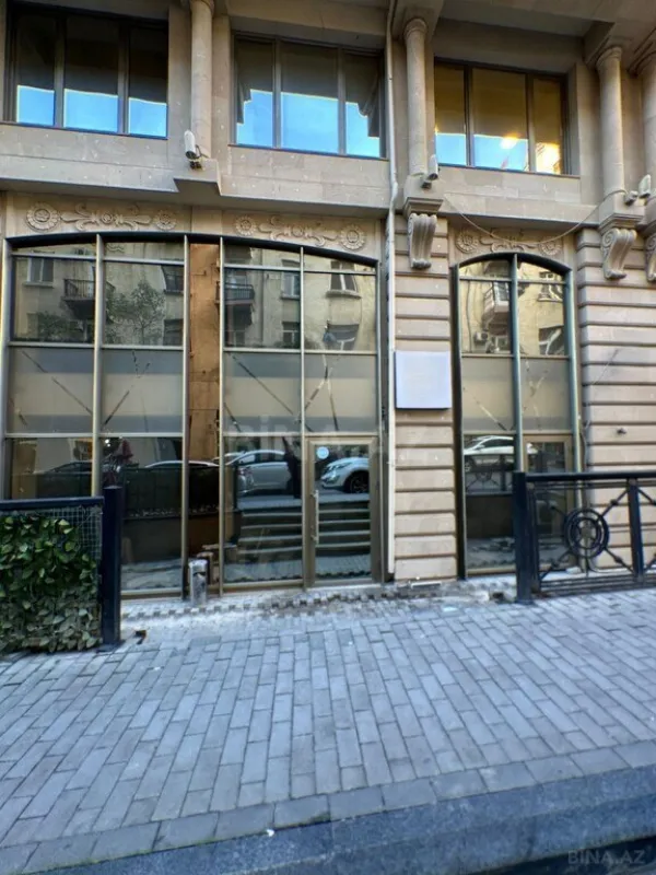 Satılır obyekt 400 m²