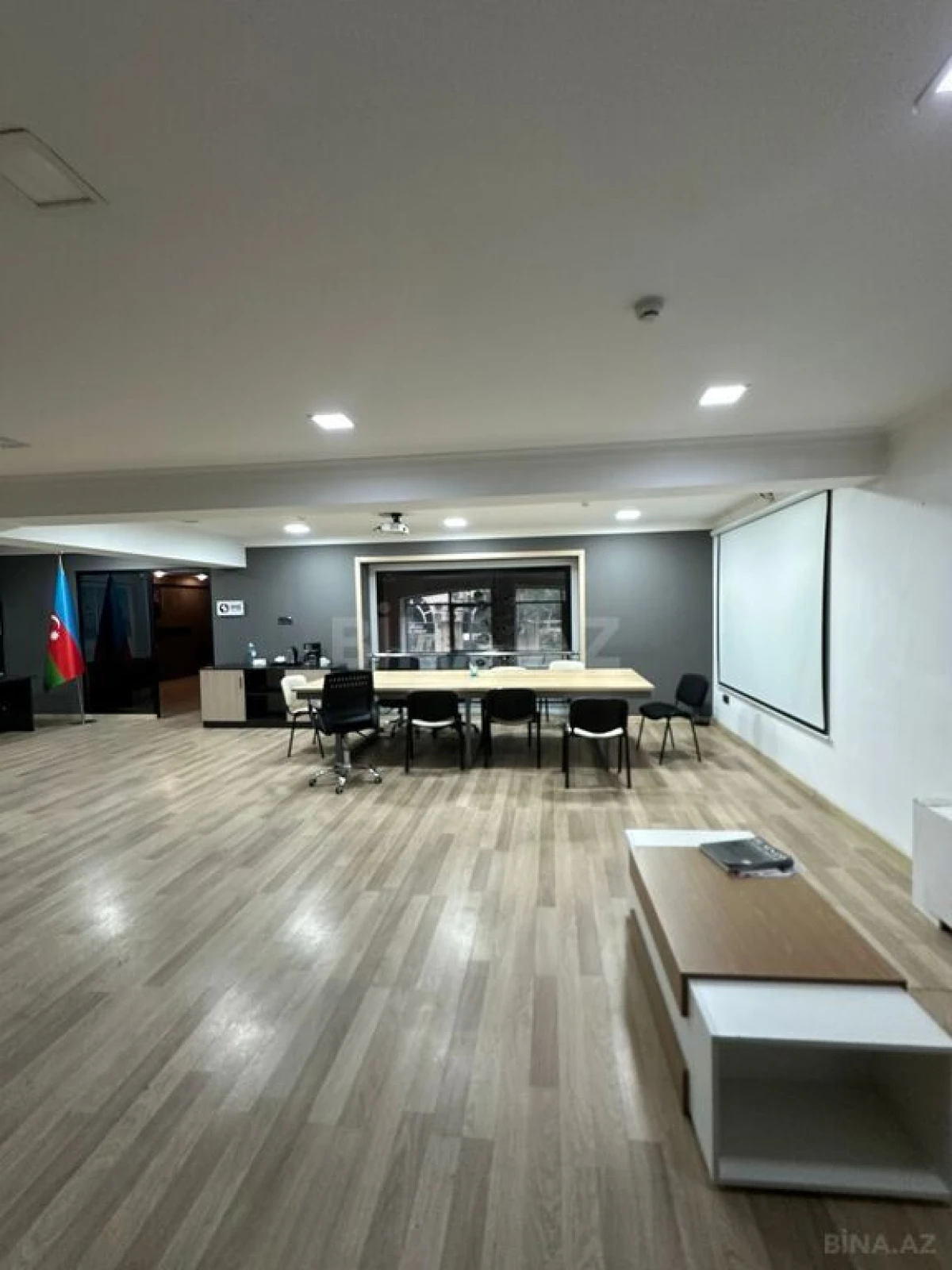 Satılır obyekt 400 m²