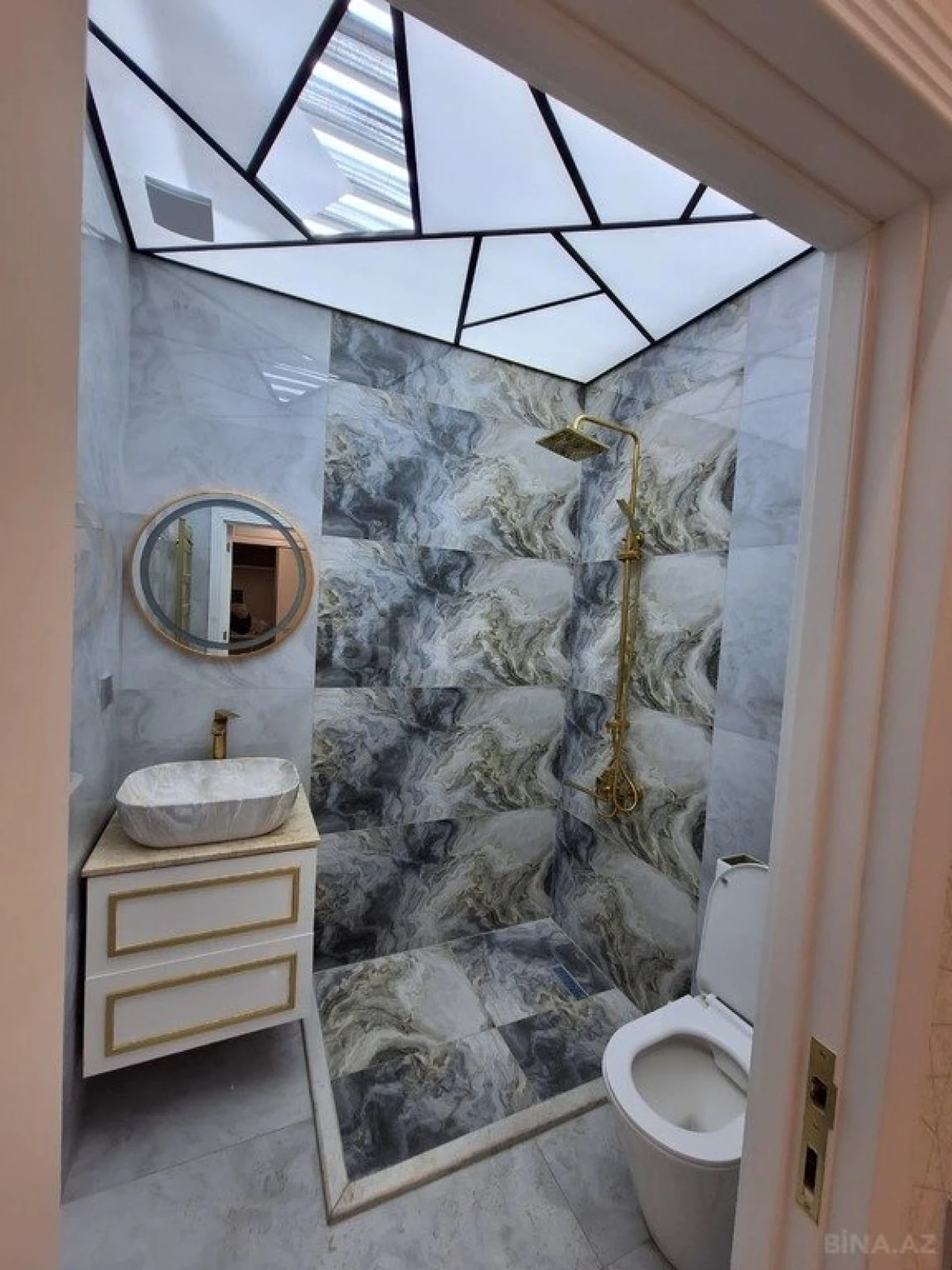 Satılır 2 otaqlı mənzil 67 m²