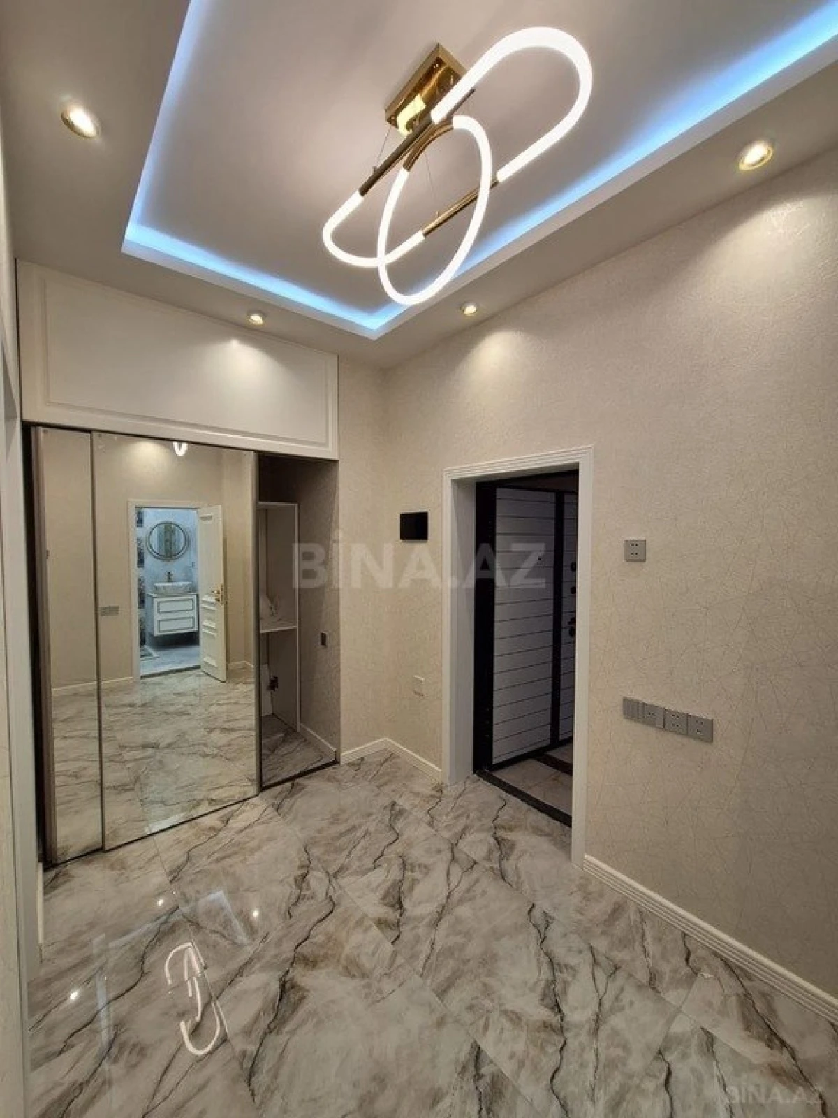 Satılır 2 otaqlı mənzil 67 m²