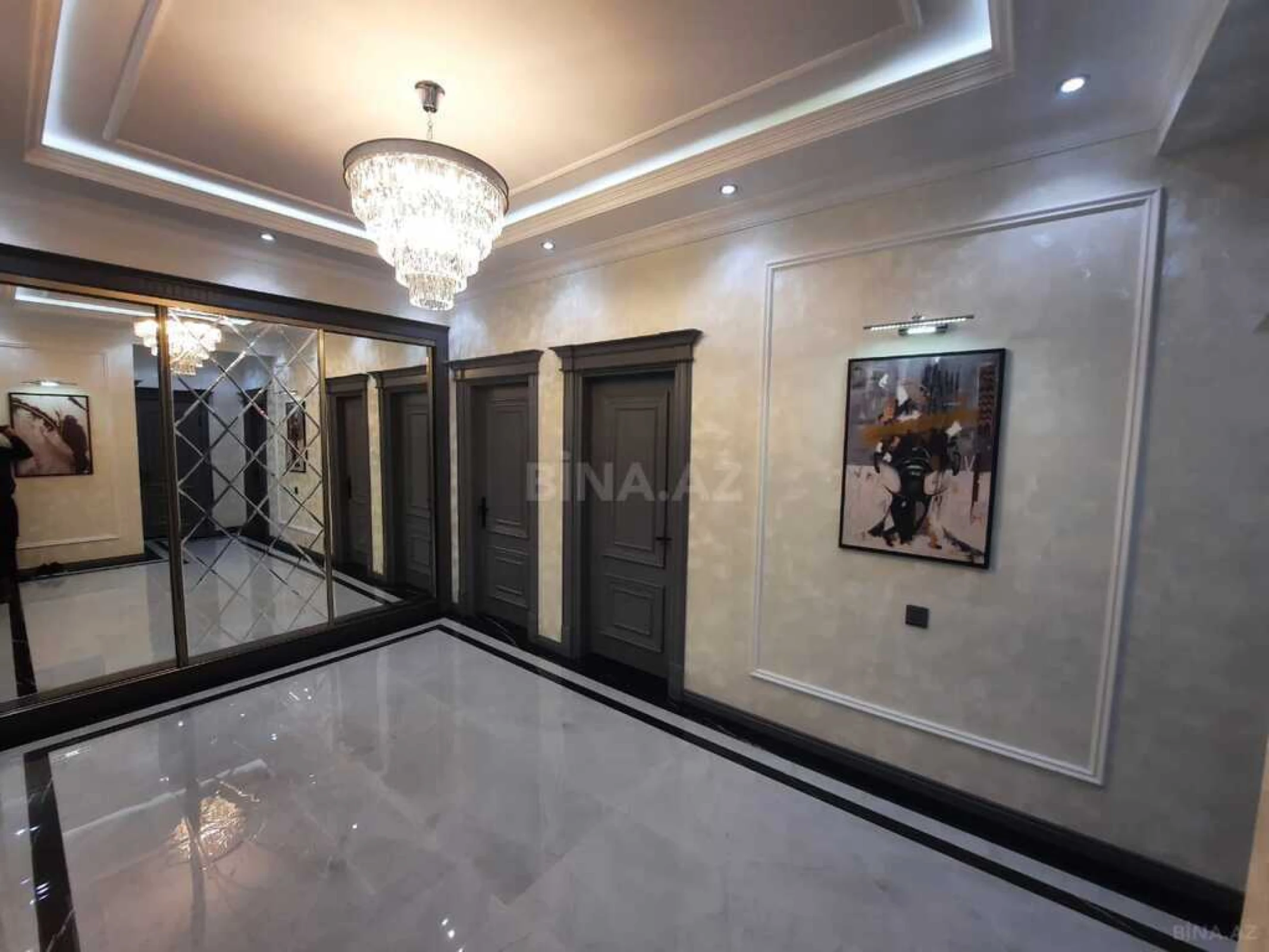 Satılır 3 otaqlı mənzil 153 m²