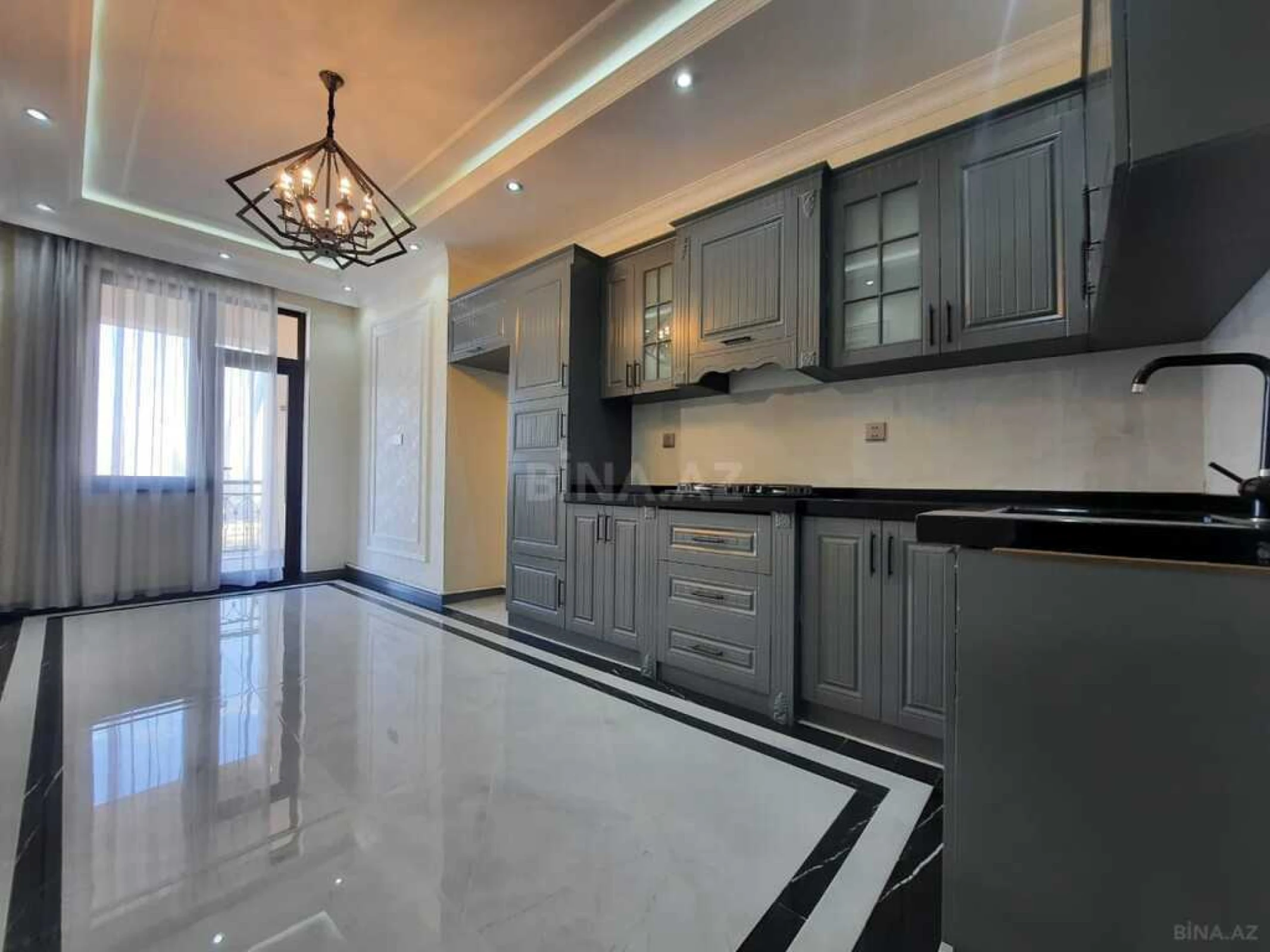 Satılır 3 otaqlı mənzil 153 m²