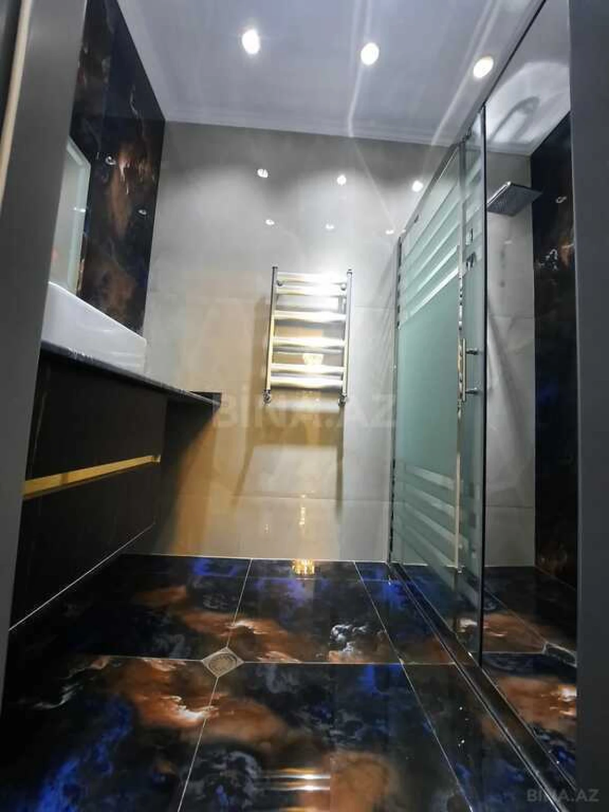 Satılır 3 otaqlı mənzil 153 m²