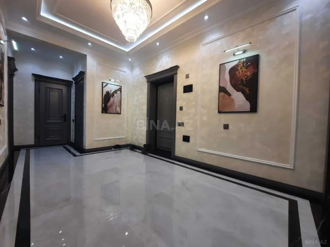 Satılır 3 otaqlı mənzil 153 m²
