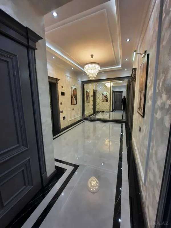 Satılır 3 otaqlı mənzil 153 m²
