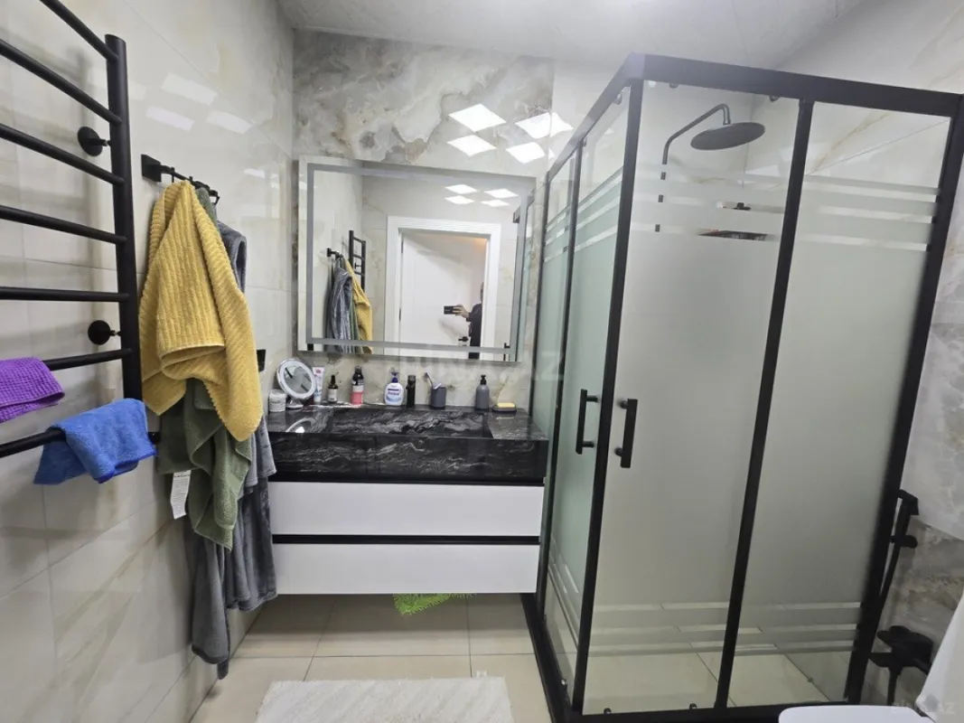 Satılır 2 otaqlı mənzil 84 m²