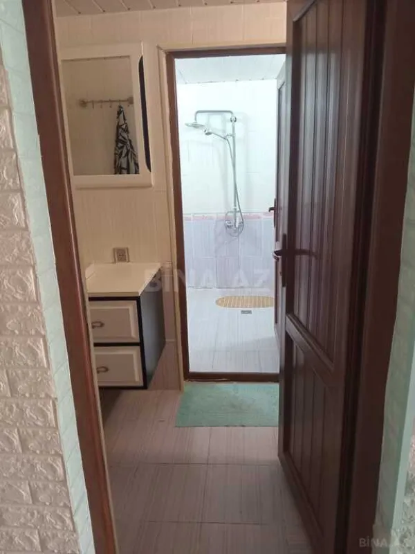 Satılır 8 otaqlı həyət evi 300 m²