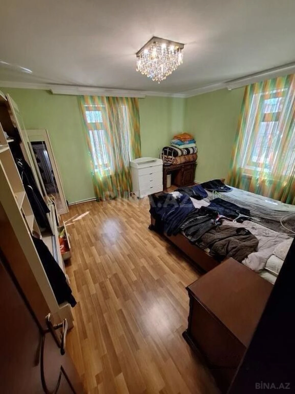 Satılır 8 otaqlı həyət evi 300 m²