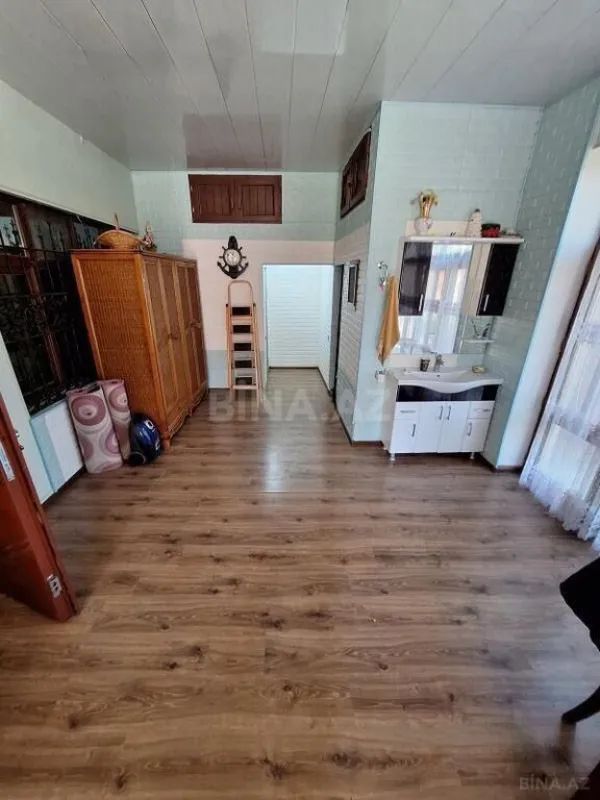 Satılır 8 otaqlı həyət evi 300 m²