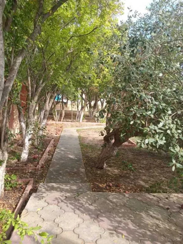 Satılır 8 otaqlı həyət evi 300 m²