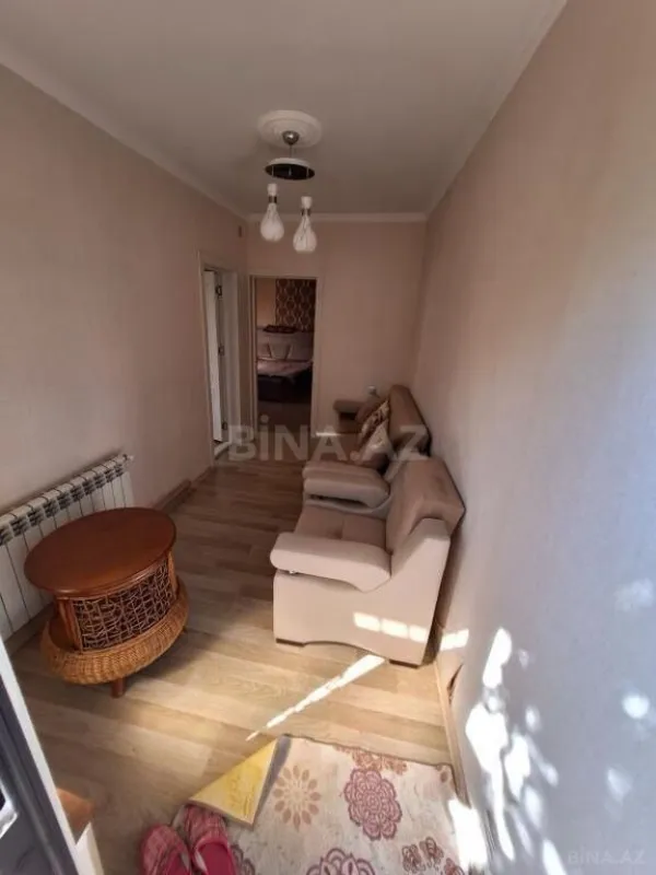 Satılır 8 otaqlı həyət evi 300 m²