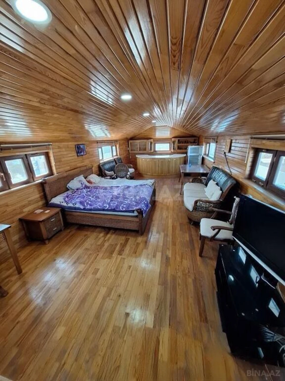 Satılır 8 otaqlı həyət evi 300 m²