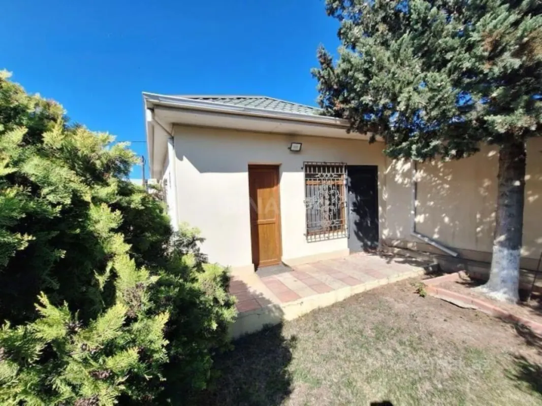 Satılır 8 otaqlı həyət evi 300 m²