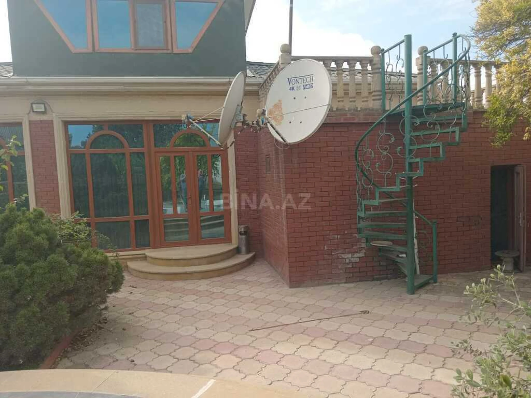 Satılır 8 otaqlı həyət evi 300 m²