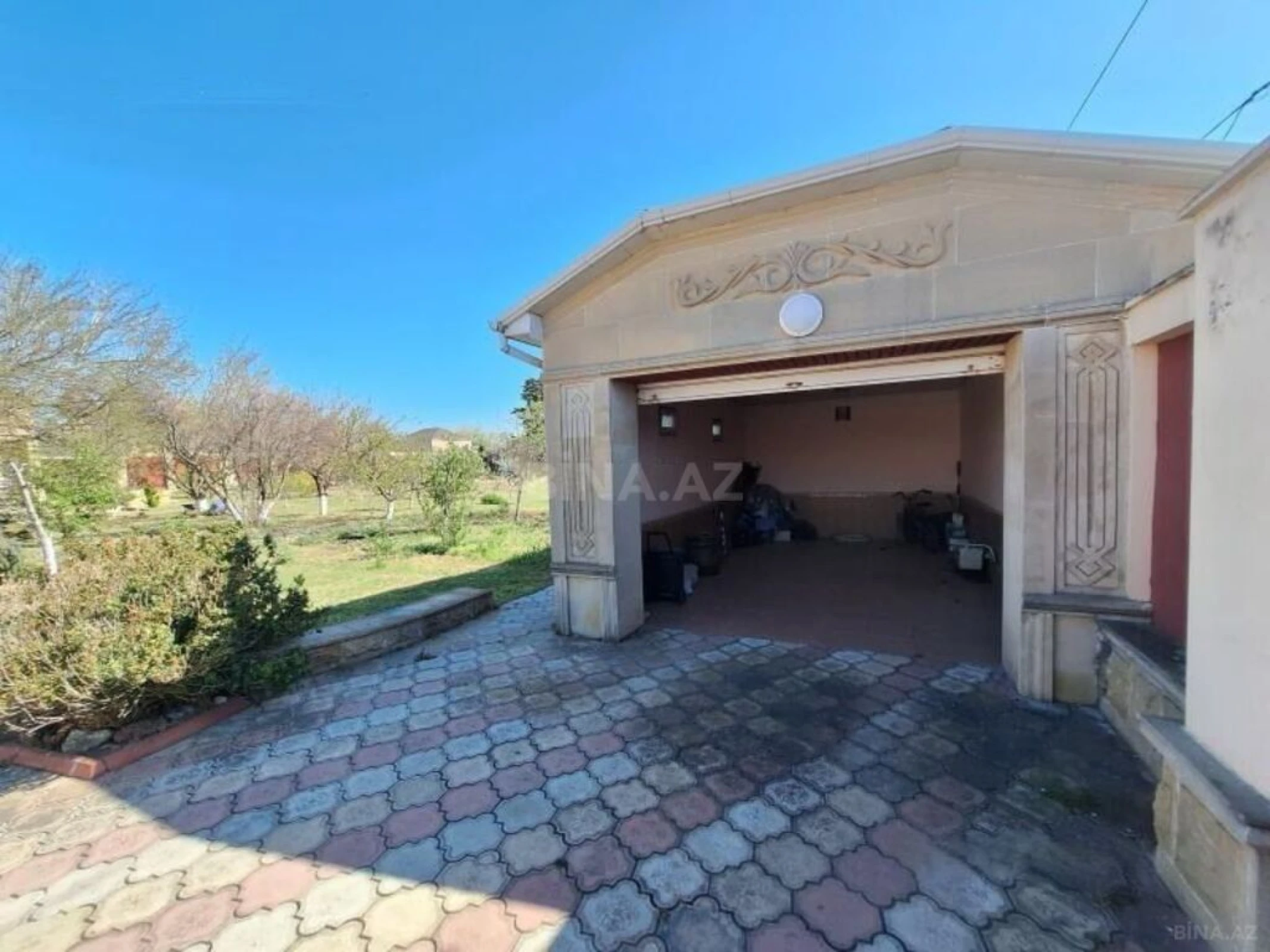 Satılır 8 otaqlı həyət evi 300 m²