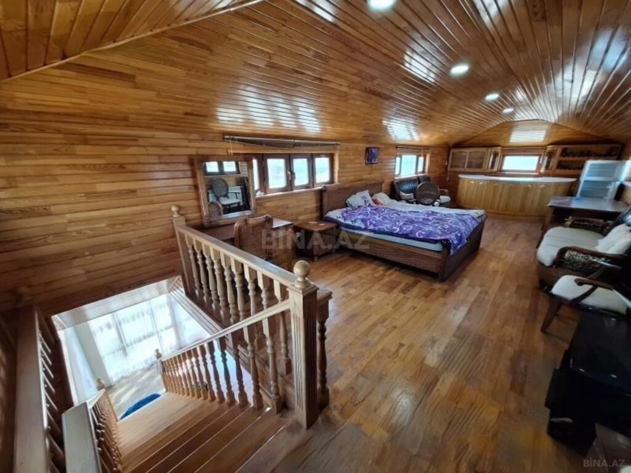 Satılır 8 otaqlı həyət evi 300 m²