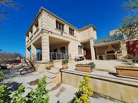 Satılır 8 otaqlı həyət evi 300 m² — Bakı, Novxanı 8 otaq 300.00 m²