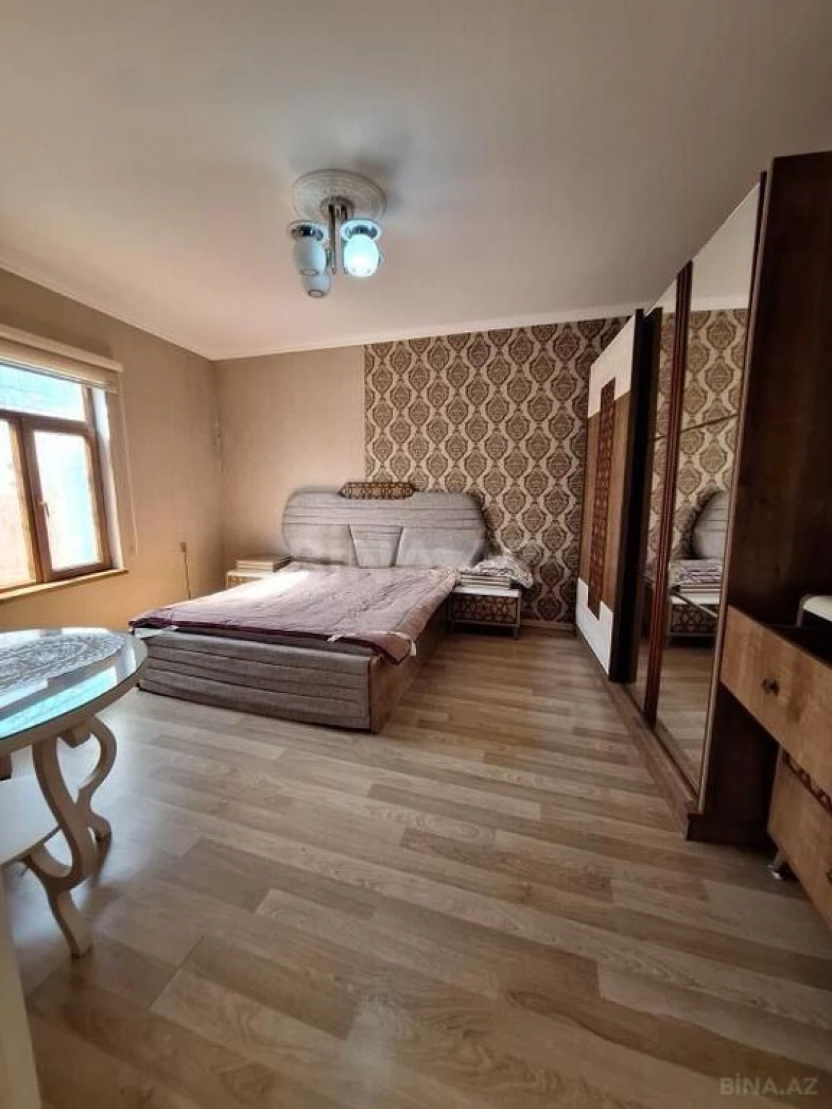 Satılır 8 otaqlı həyət evi 300 m²