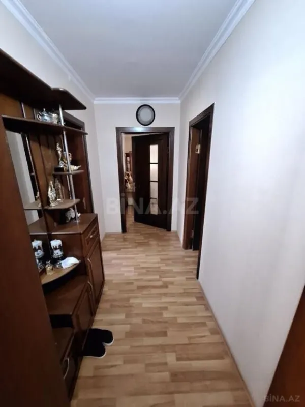 Satılır 8 otaqlı həyət evi 300 m²