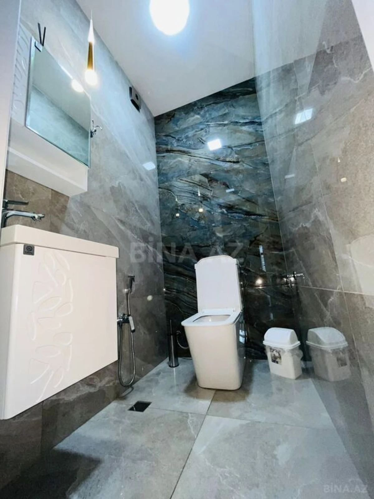 Satılır 2 otaqlı mənzil 85 m²