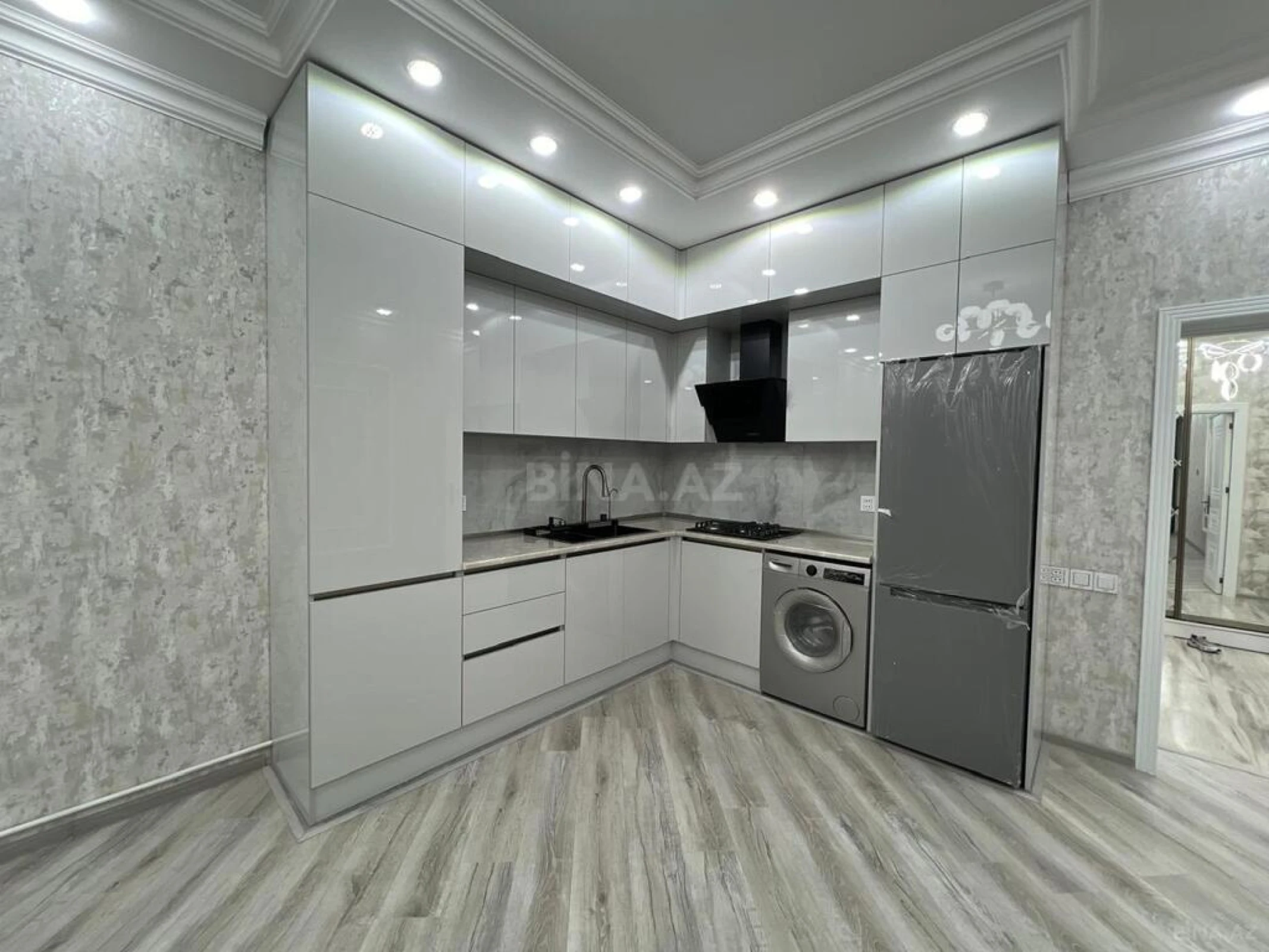Satılır 2 otaqlı mənzil 64 m²