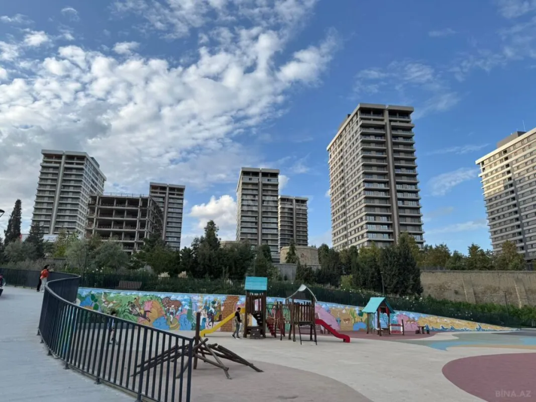 Satılır 3 otaqlı mənzil 163 m²