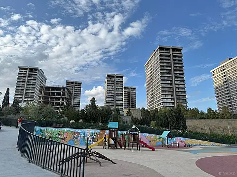 Satılır 3 otaqlı mənzil 163 m²