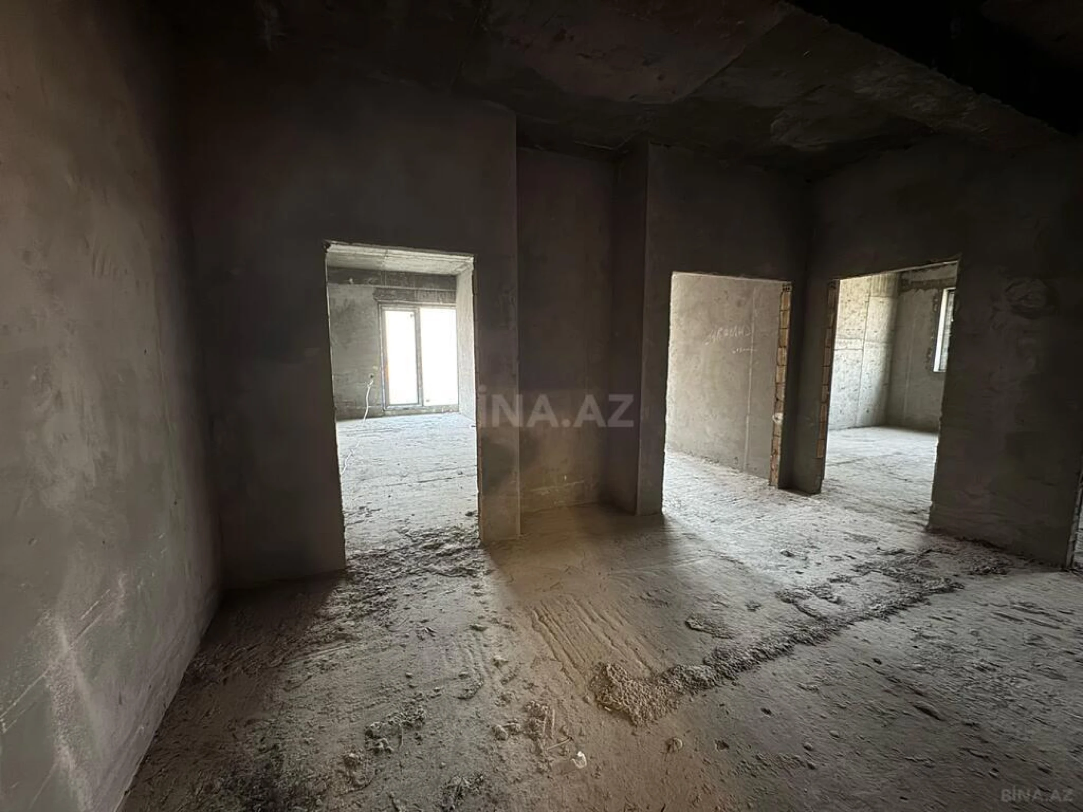 Satılır 3 otaqlı mənzil 163 m²