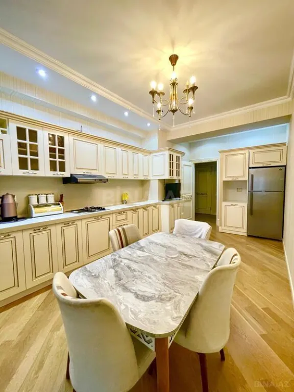 Kirayə verilir 2 otaqlı mənzil 100 m²