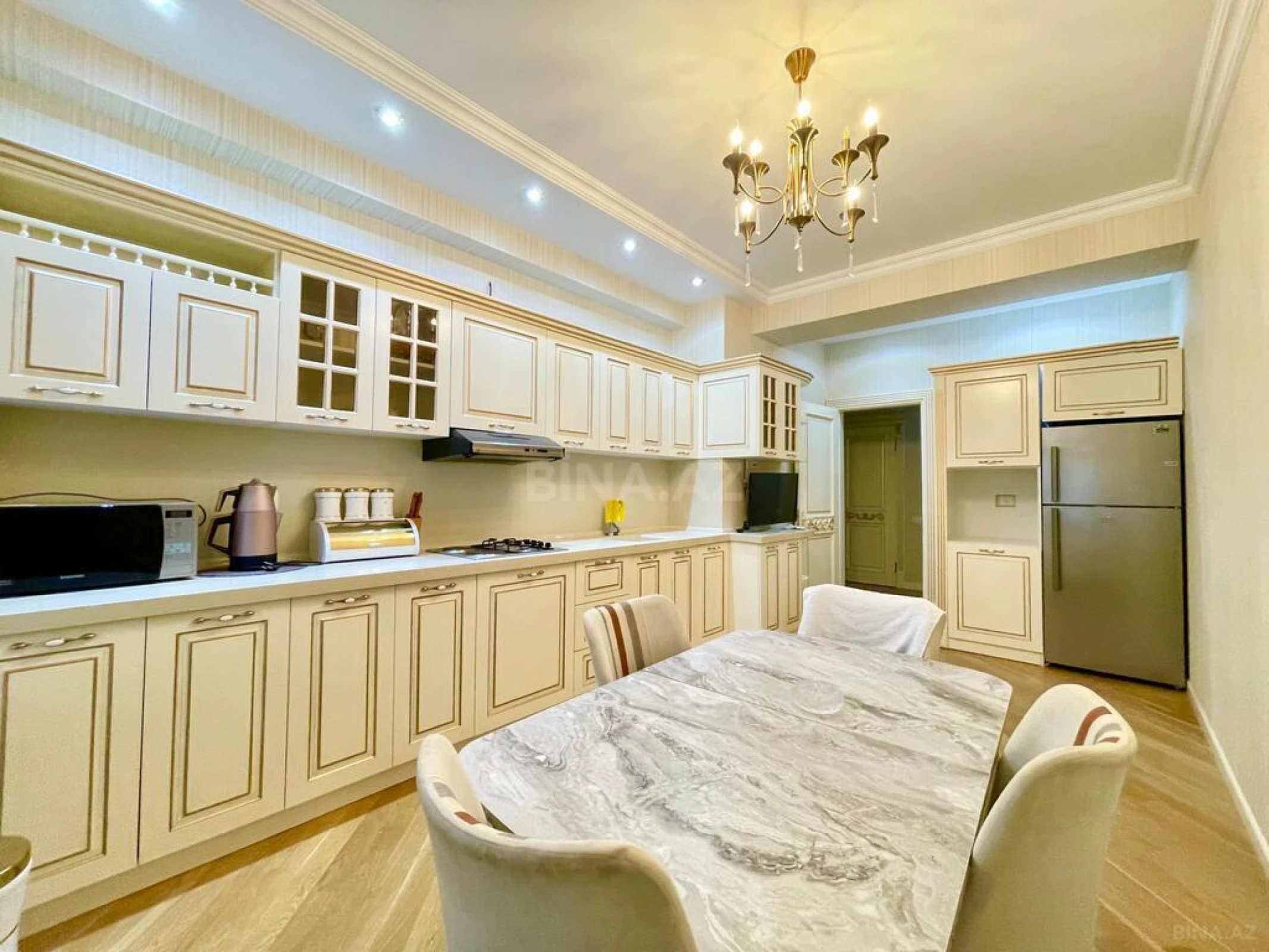 Kirayə verilir 2 otaqlı mənzil 100 m²