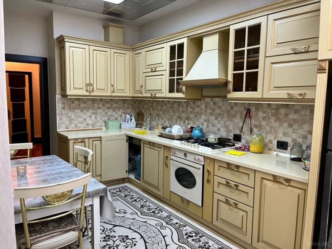 Satılır 3 otaqlı mənzil 130 m²