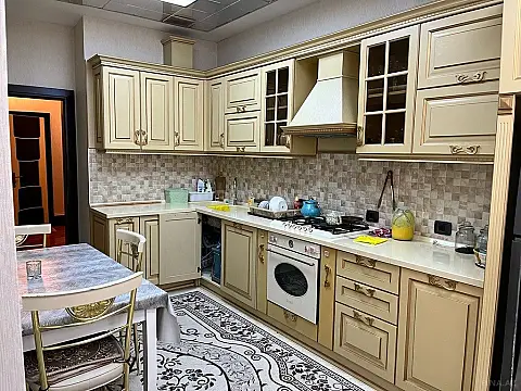 Satılır 3 otaqlı mənzil 130 m²