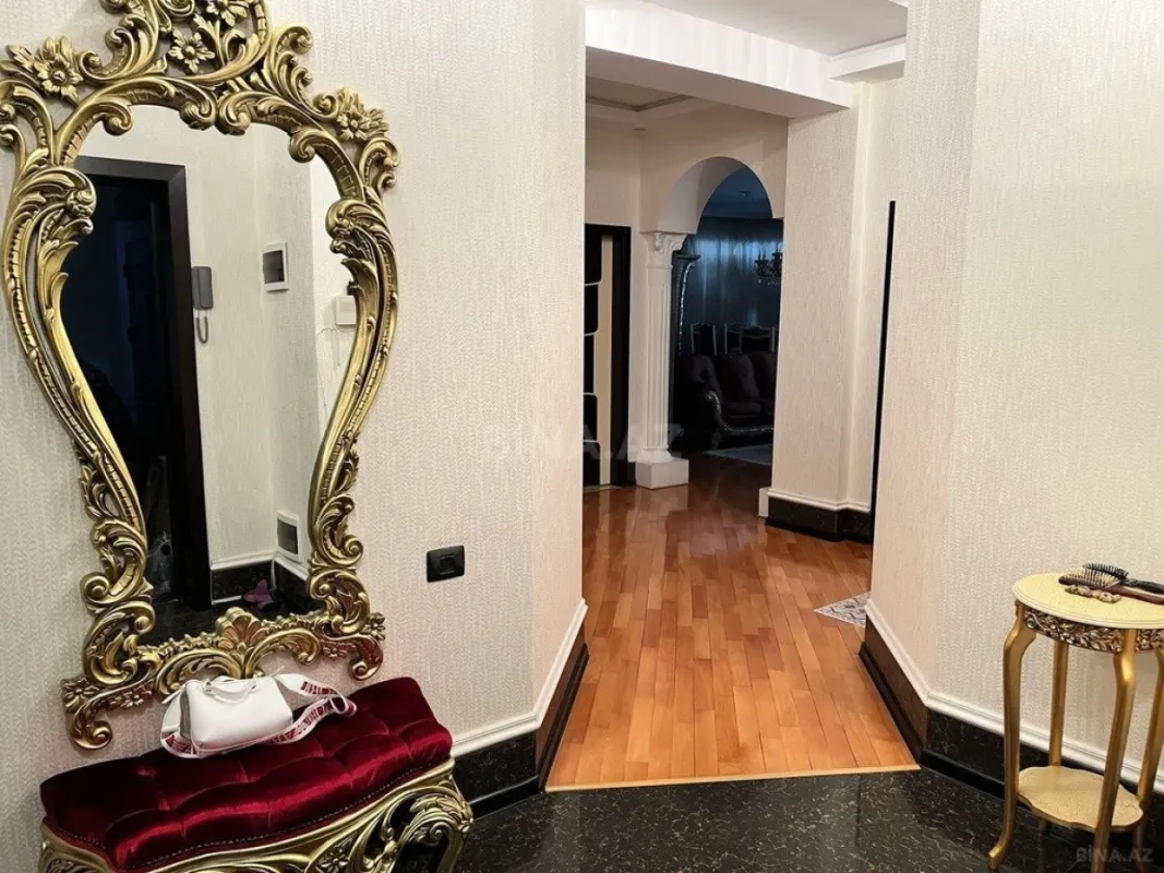 Satılır 3 otaqlı mənzil 130 m²