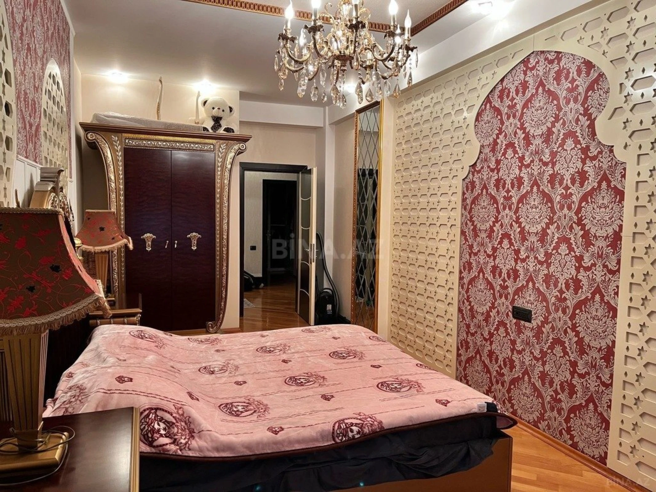 Satılır 3 otaqlı mənzil 130 m²