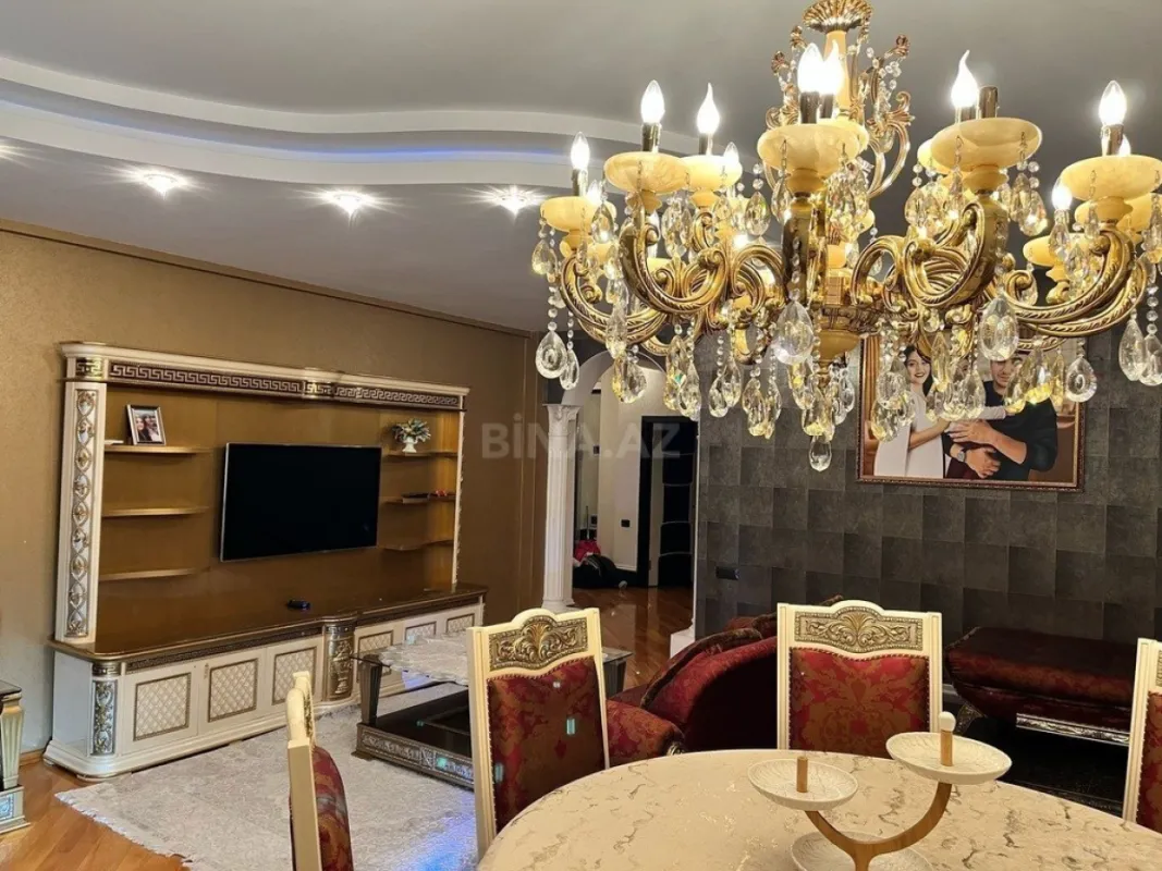Satılır 3 otaqlı mənzil 130 m²