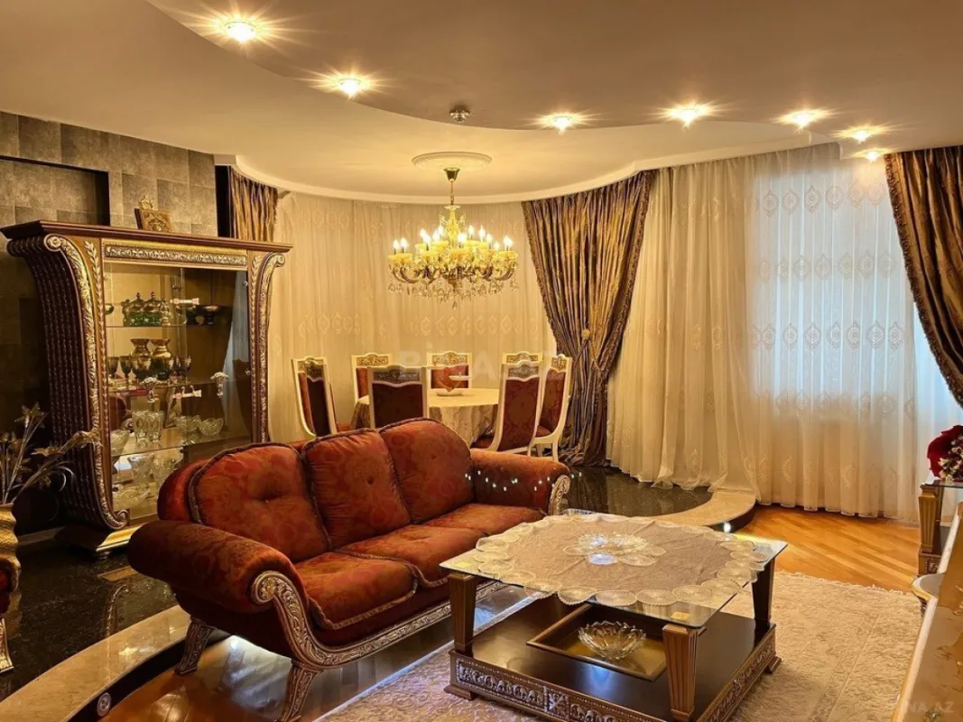 Satılır 3 otaqlı mənzil 130 m²