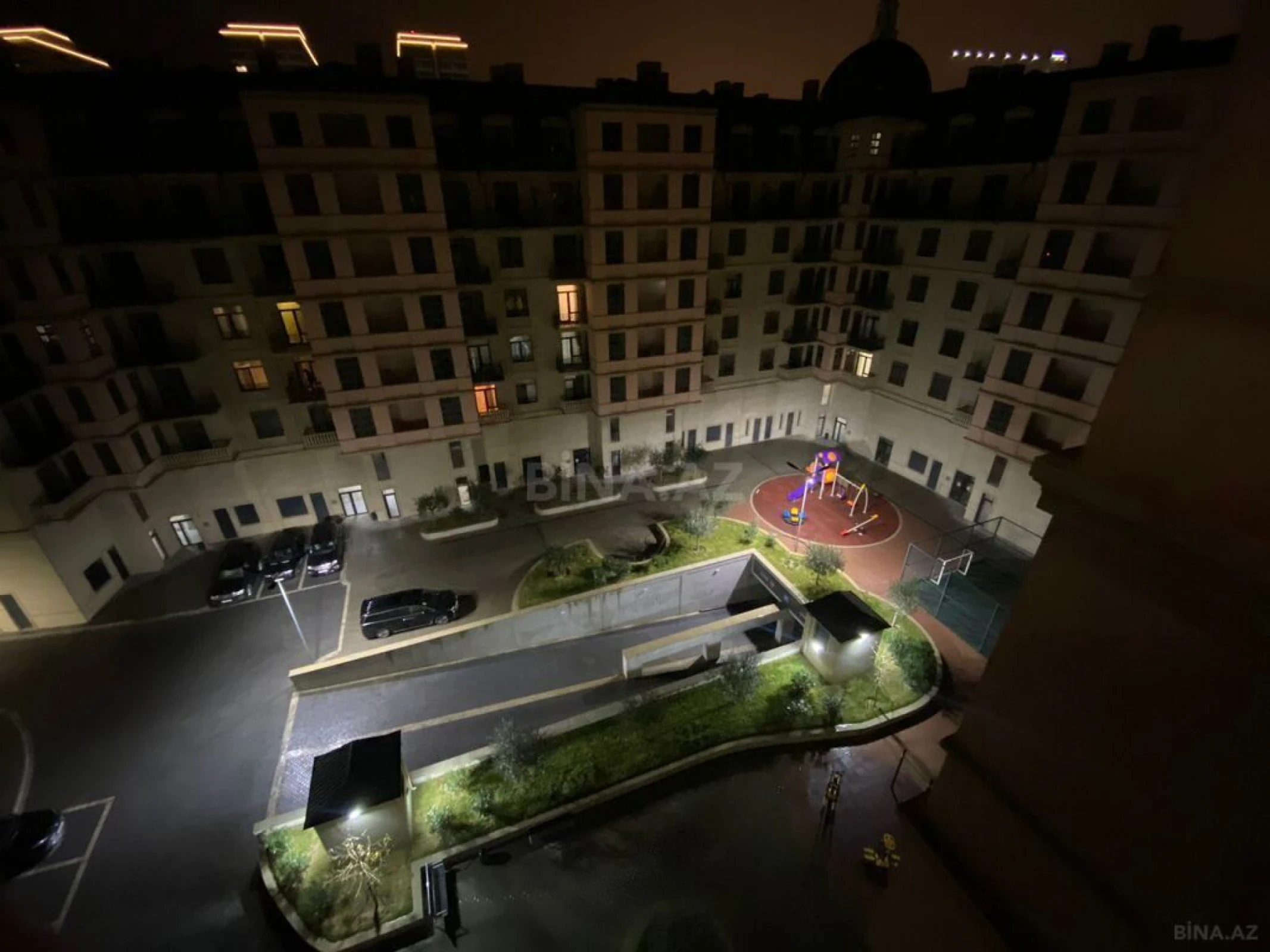 Satılır 3 otaqlı mənzil 127 m²