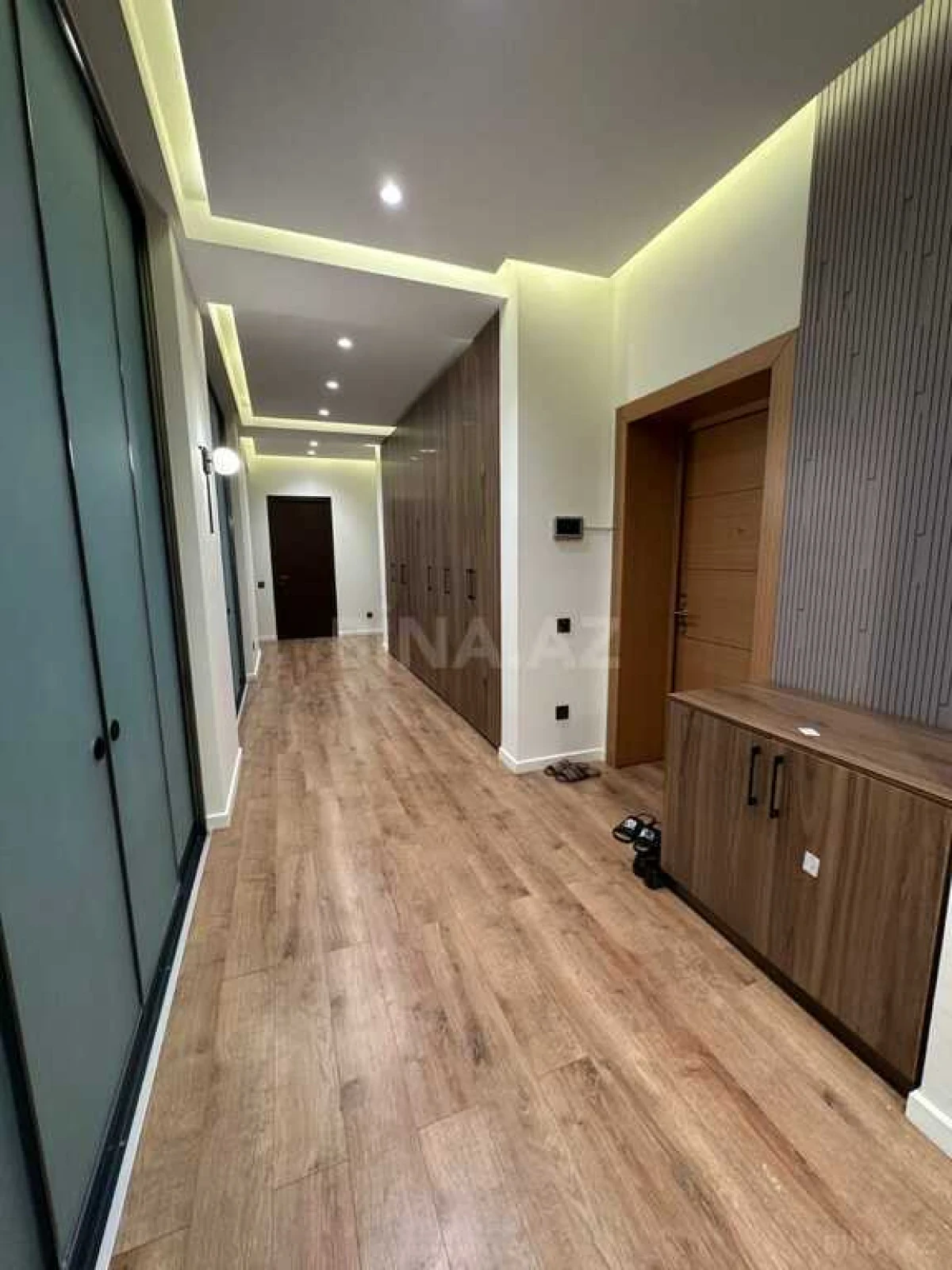 Satılır 3 otaqlı mənzil 127 m²