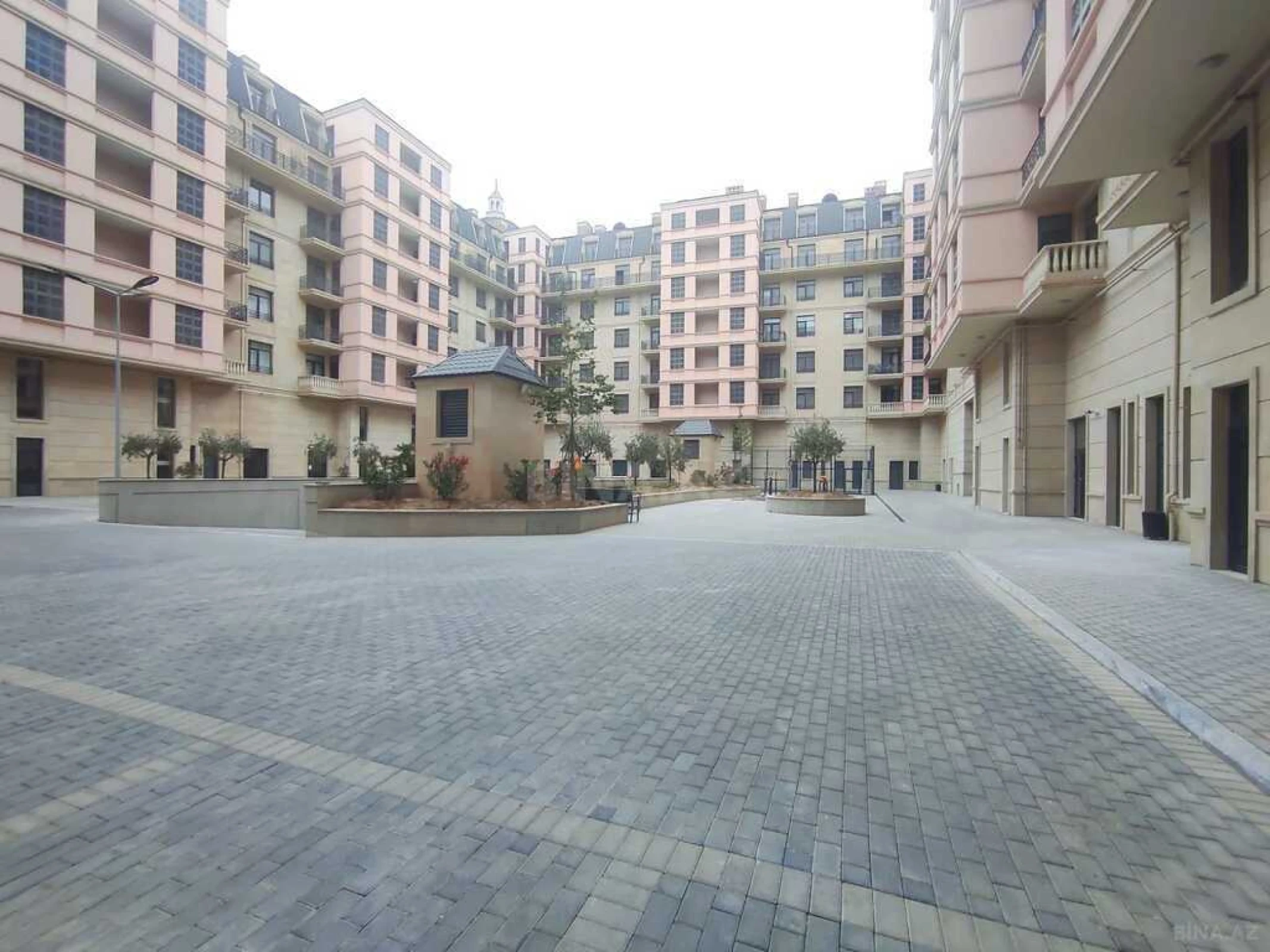 Satılır 3 otaqlı mənzil 127 m²
