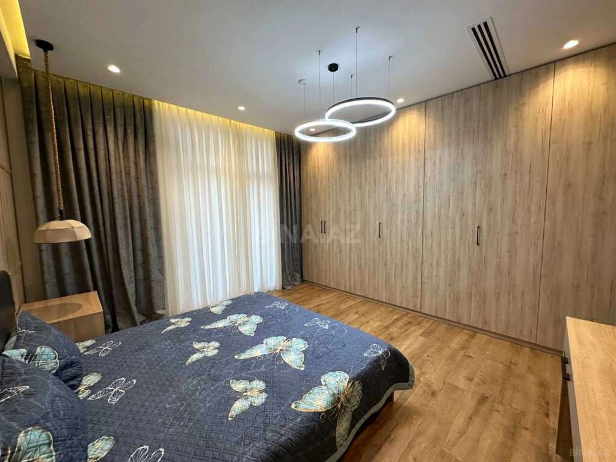 Satılır 3 otaqlı mənzil 127 m²