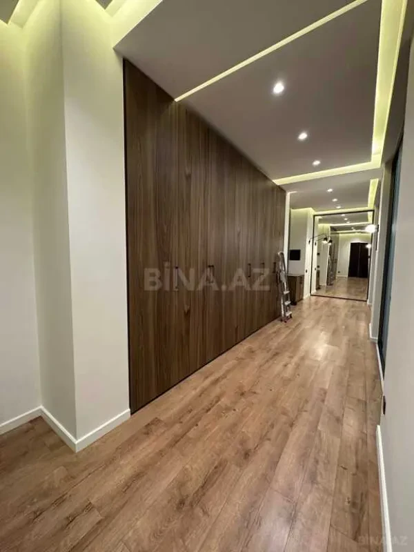 Satılır 3 otaqlı mənzil 127 m²