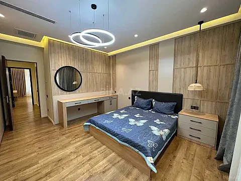 Satılır 3 otaqlı mənzil 127 m²