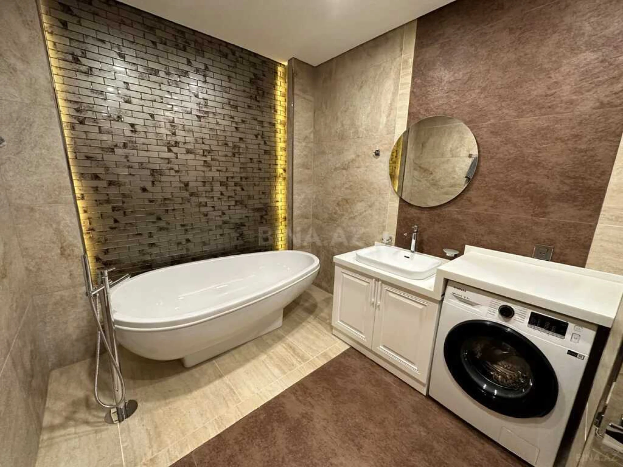 Satılır 3 otaqlı mənzil 127 m²
