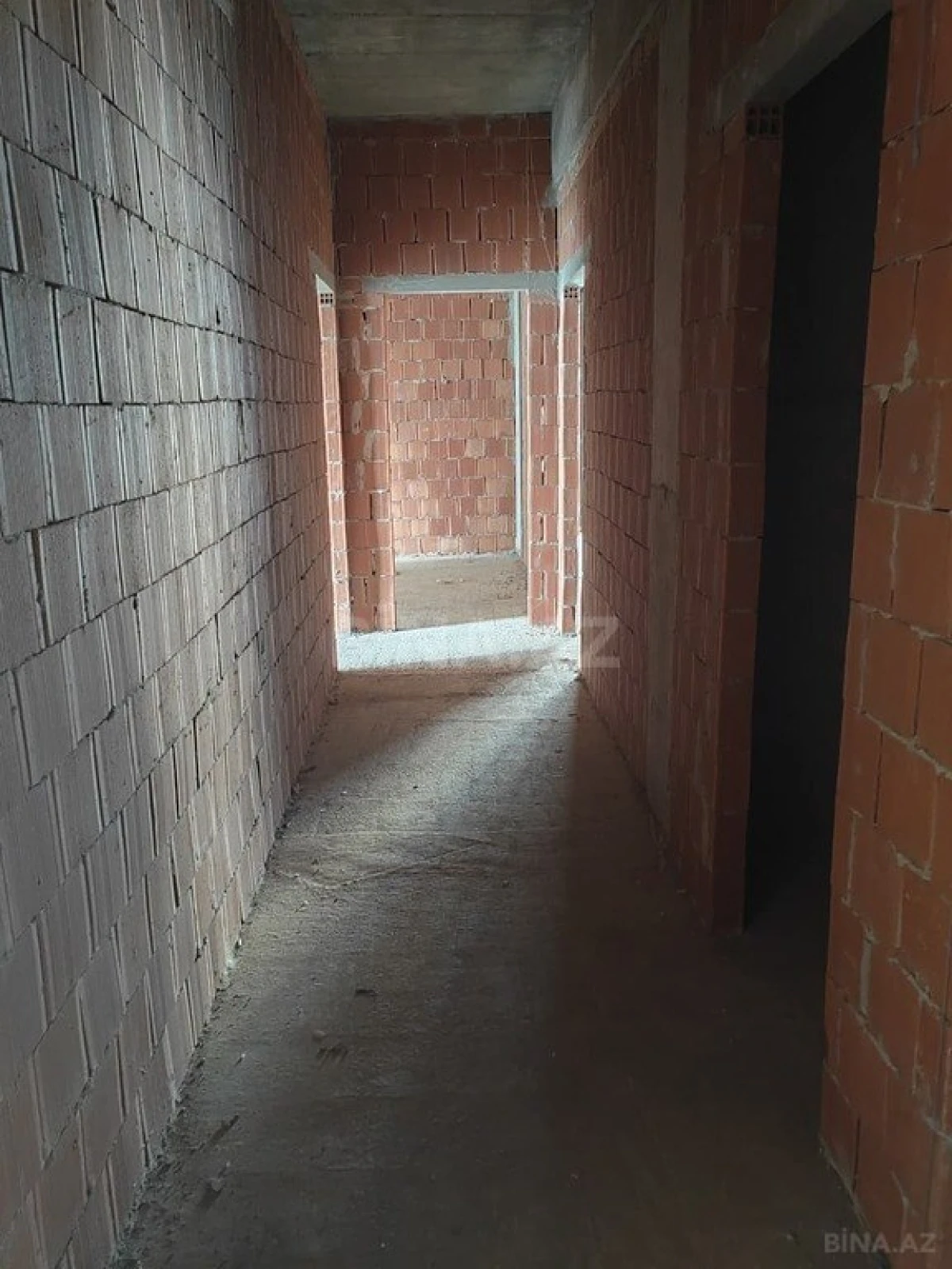 Satılır 4 otaqlı mənzil 173 m²