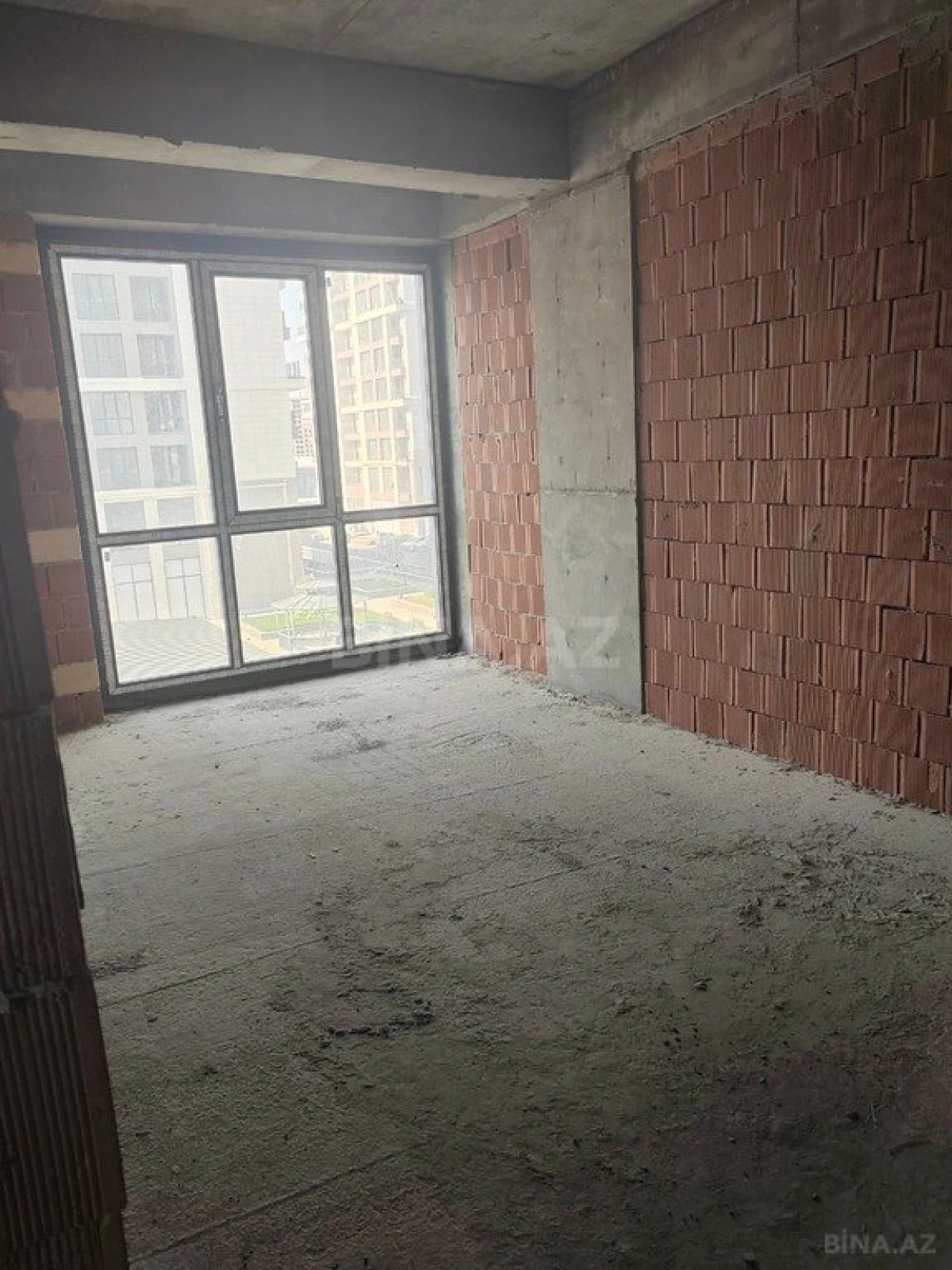 Satılır 4 otaqlı mənzil 173 m²