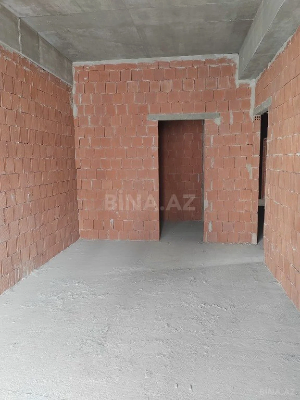 Satılır 4 otaqlı mənzil 173 m²