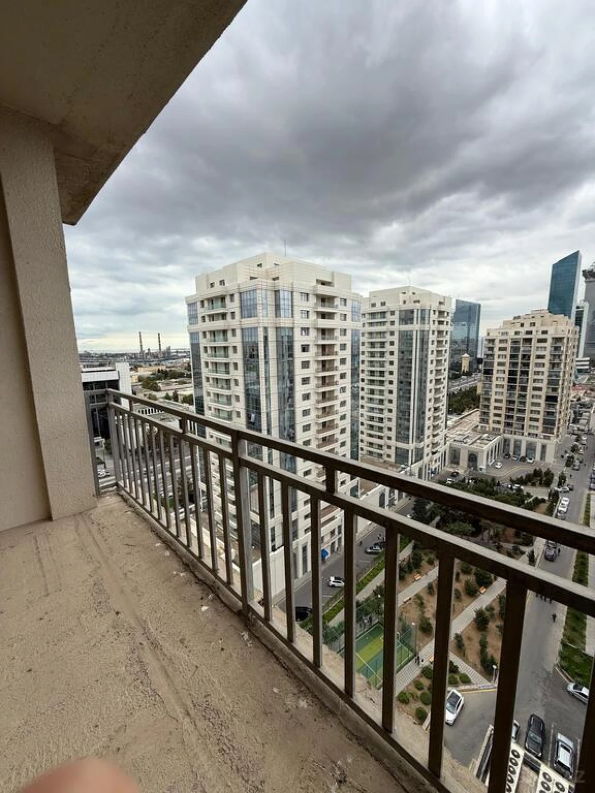 Satılır 4 otaqlı mənzil 173 m²