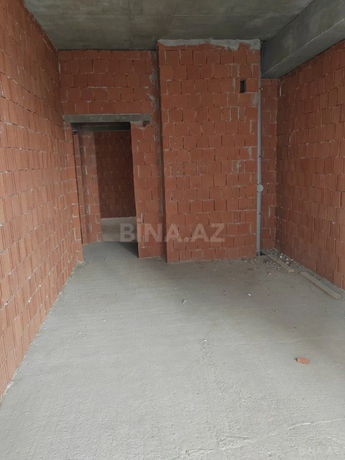 Satılır 4 otaqlı mənzil 173 m²