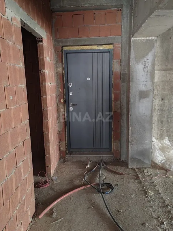 Satılır 4 otaqlı mənzil 173 m²